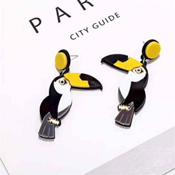 NEW Beautiful Black & Yellow Oversize TOUCAN Bird Stud Earrings BIRD FLY FLIGHT - Picture 3 of 7